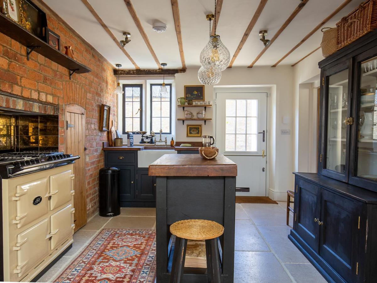 Little Oakley Cottage Sandford St Martin Bagian luar foto